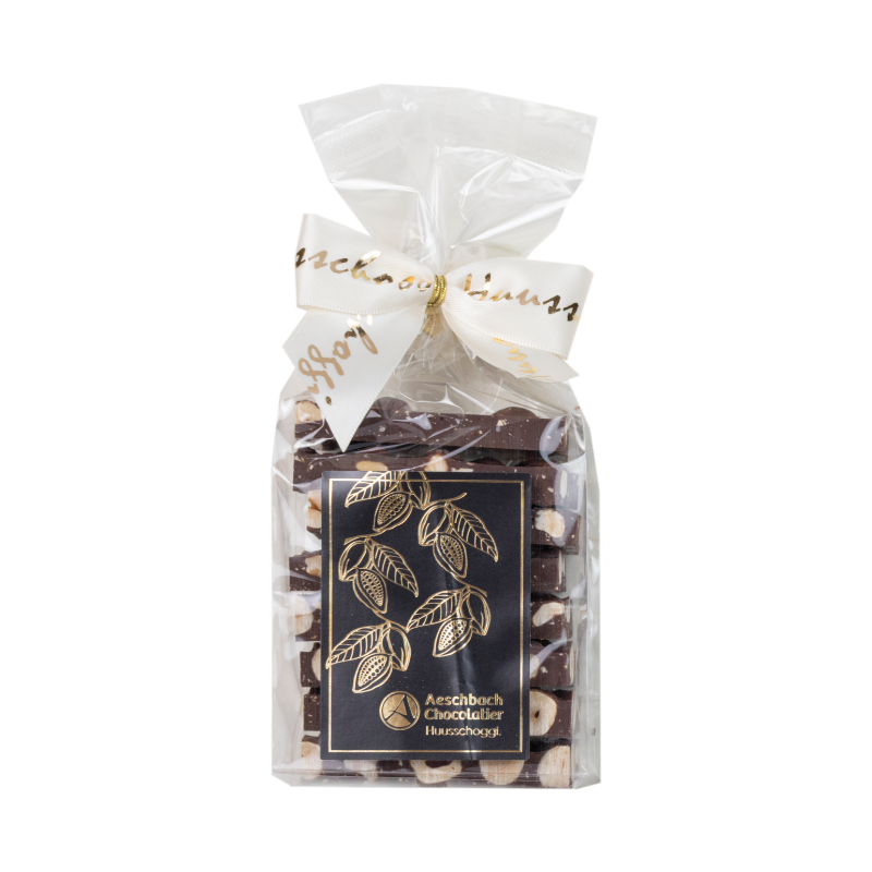 Huusschoggi im Säckli dunkel mit Haselnüssen